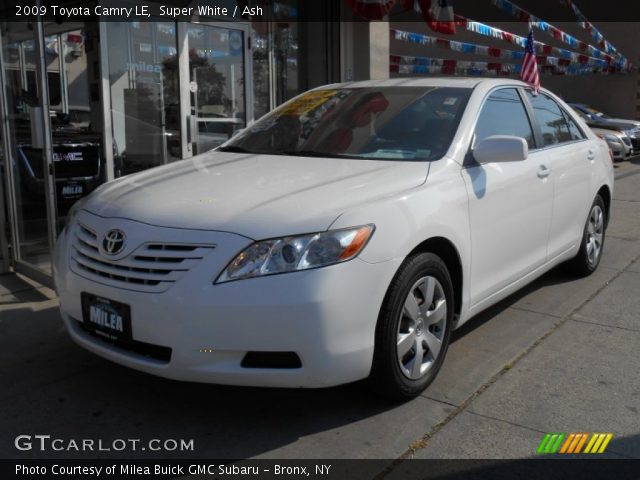2009 Toyota Camry LE in Super White
