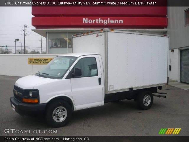 2005 Chevrolet Express 3500 Cutaway Utility Van in Summit White