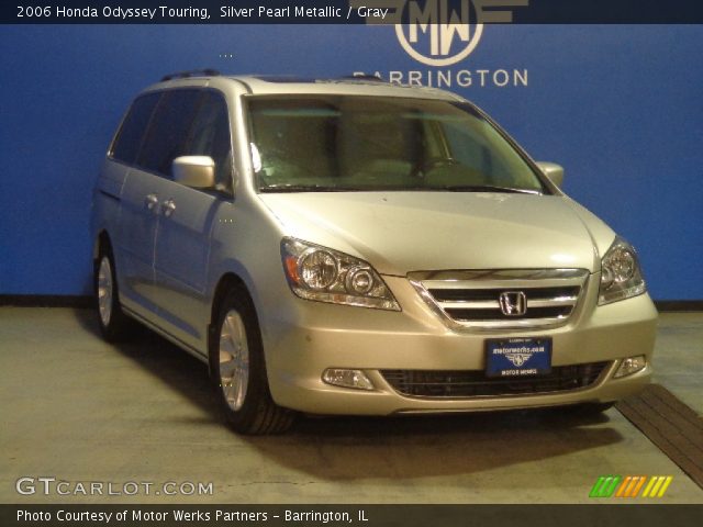 2006 Honda Odyssey Touring in Silver Pearl Metallic