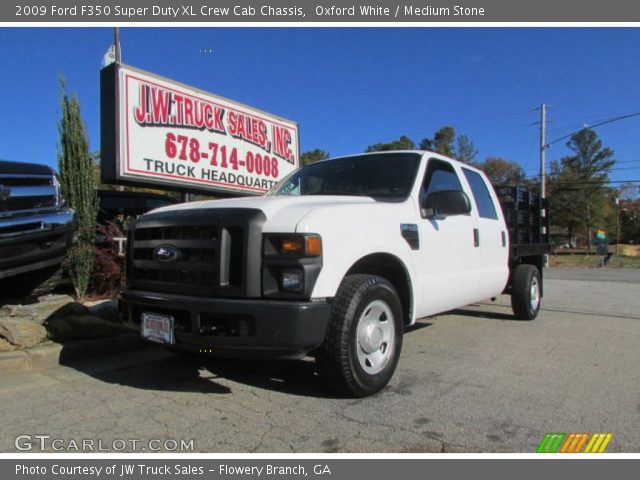 2009 Ford F350 Super Duty XL Crew Cab Chassis in Oxford White