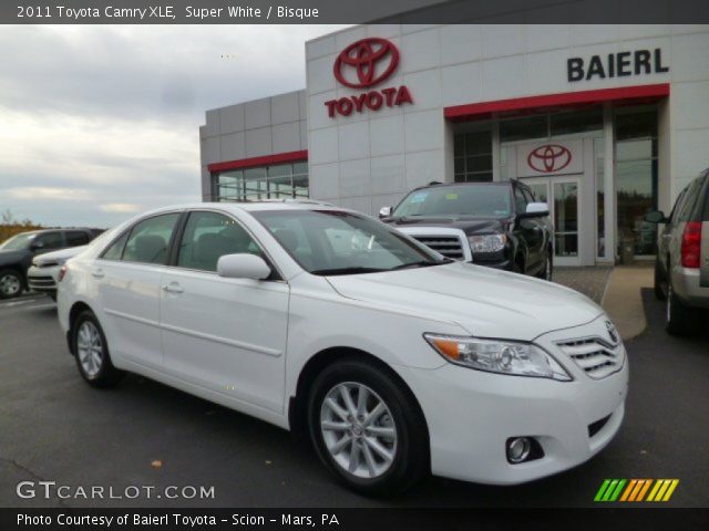 2011 Toyota Camry XLE in Super White