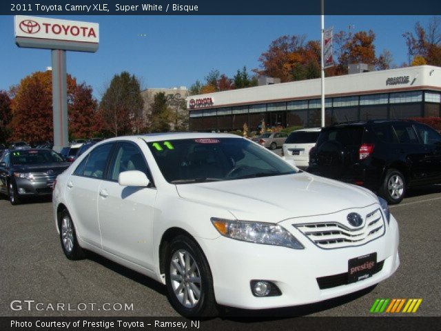 2011 Toyota Camry XLE in Super White