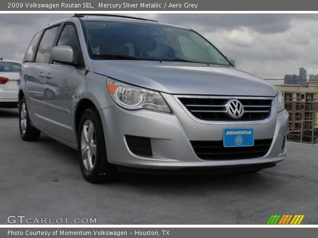 2009 Volkswagen Routan SEL in Mercury Sliver Metallic
