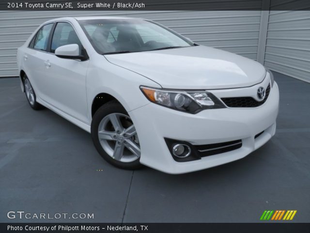 2014 Toyota Camry SE in Super White