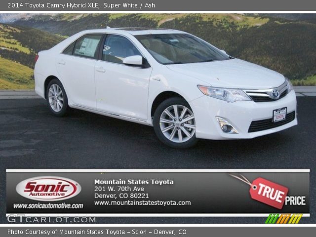 2014 Toyota Camry Hybrid XLE in Super White