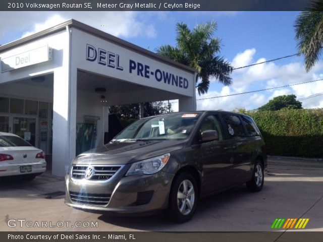 2010 Volkswagen Routan SE in Meteor Gray Metallic