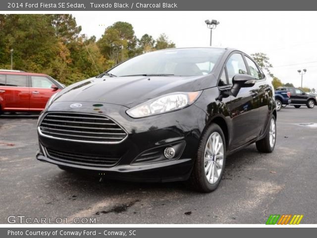 2014 Ford Fiesta SE Sedan in Tuxedo Black