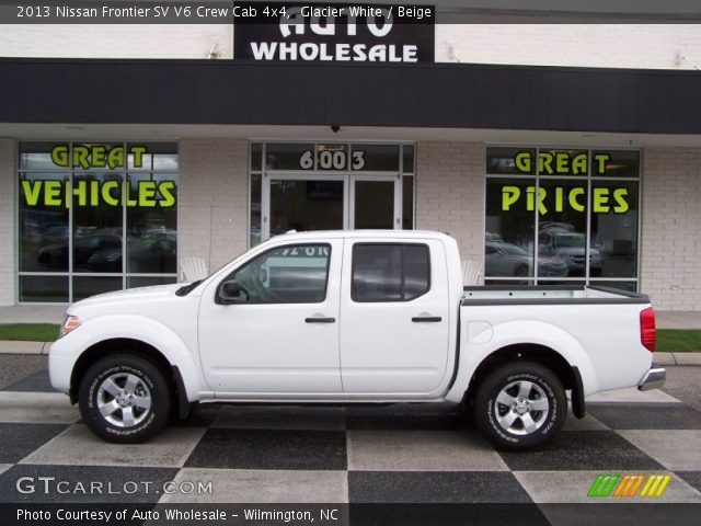 2013 Nissan Frontier SV V6 Crew Cab 4x4 in Glacier White