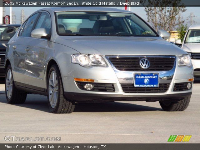 2009 Volkswagen Passat Komfort Sedan in White Gold Metallic