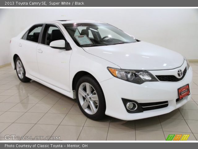 2013 Toyota Camry SE in Super White