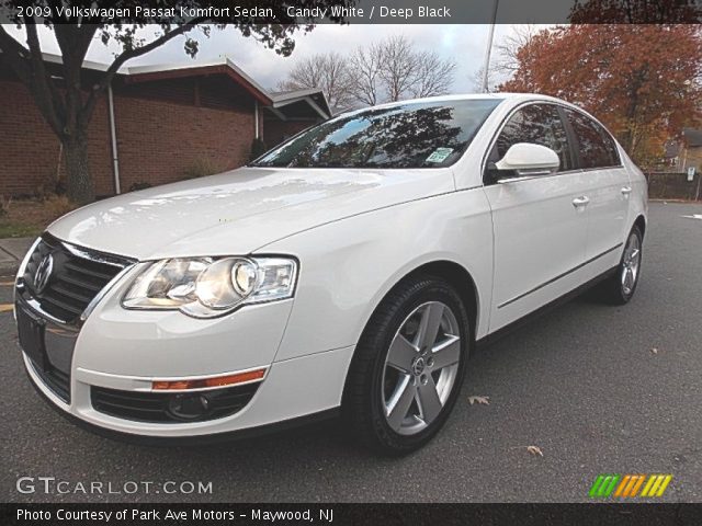 2009 Volkswagen Passat Komfort Sedan in Candy White