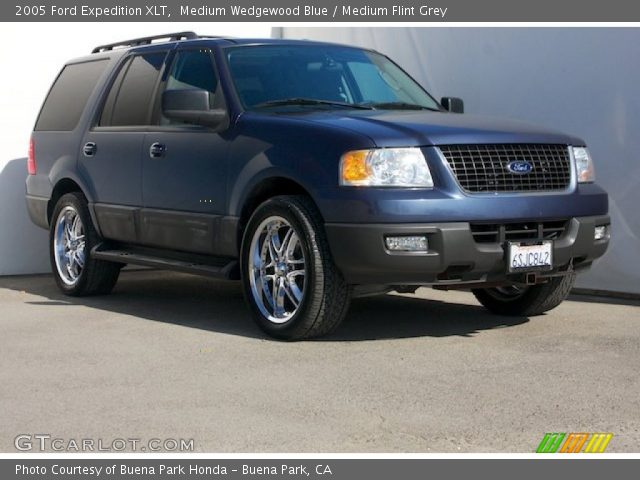 2005 Ford Expedition XLT in Medium Wedgewood Blue