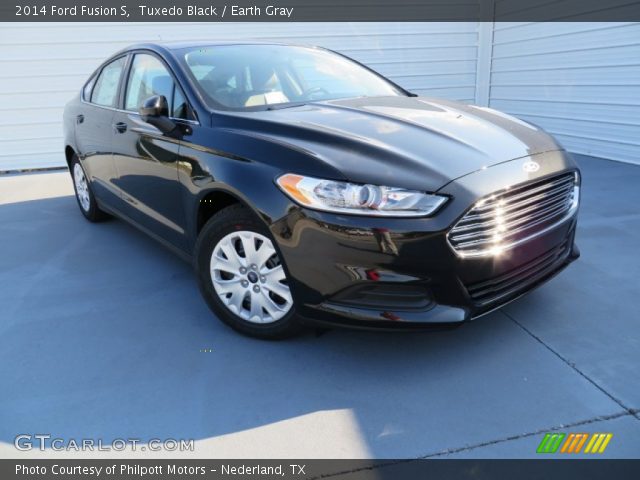 2014 Ford Fusion S in Tuxedo Black