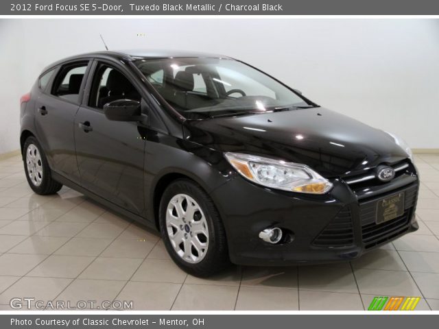 2012 Ford Focus SE 5-Door in Tuxedo Black Metallic