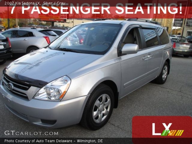 2007 Kia Sedona LX in Silver