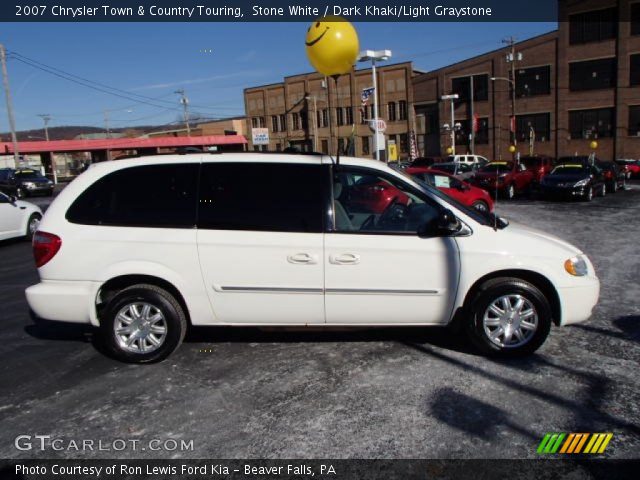 2007 Chrysler Town & Country Touring in Stone White