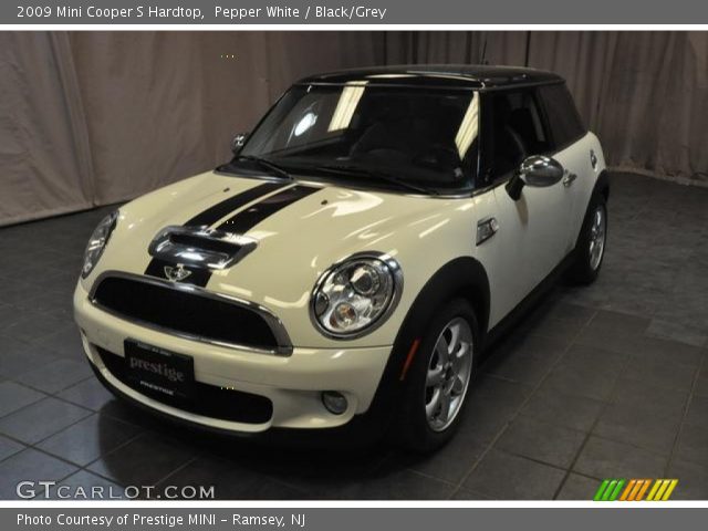 2009 Mini Cooper S Hardtop in Pepper White