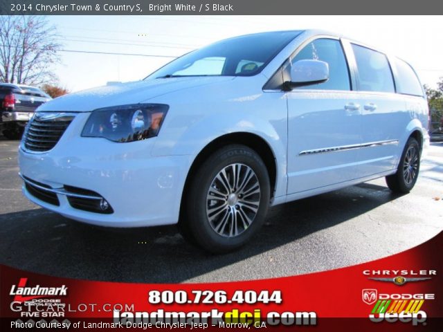 2014 Chrysler Town & Country S in Bright White