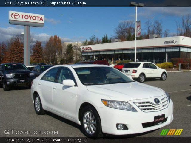 2011 Toyota Camry XLE in Super White