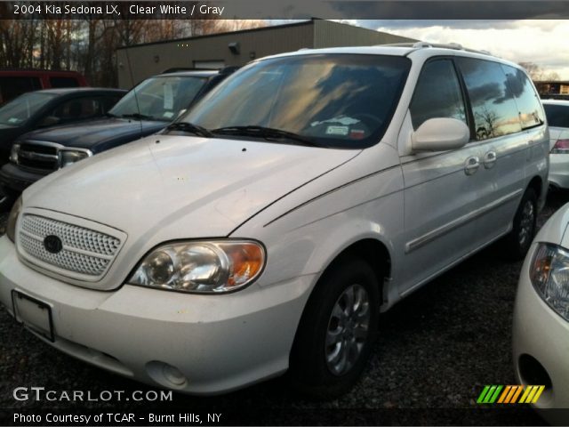 2004 Kia Sedona LX in Clear White