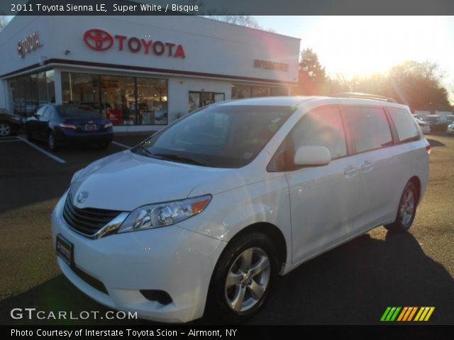 2011 Toyota Sienna LE in Super White