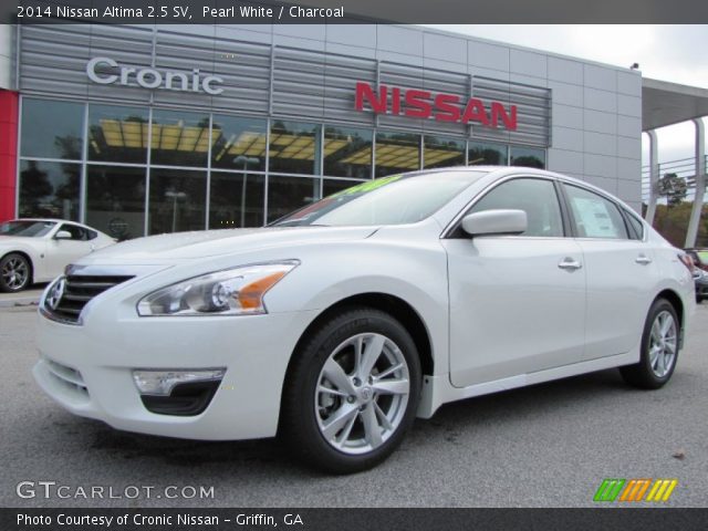 2014 Nissan Altima 2.5 SV in Pearl White