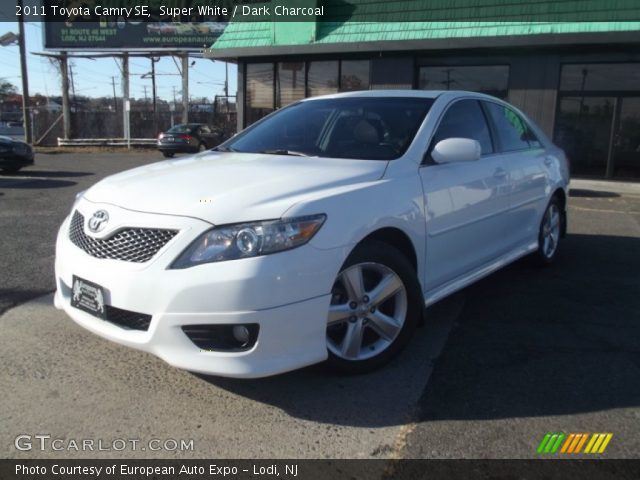 2011 Toyota Camry SE in Super White