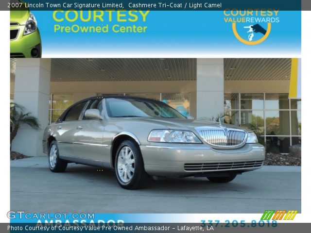 2007 Lincoln Town Car Signature Limited in Cashmere Tri-Coat