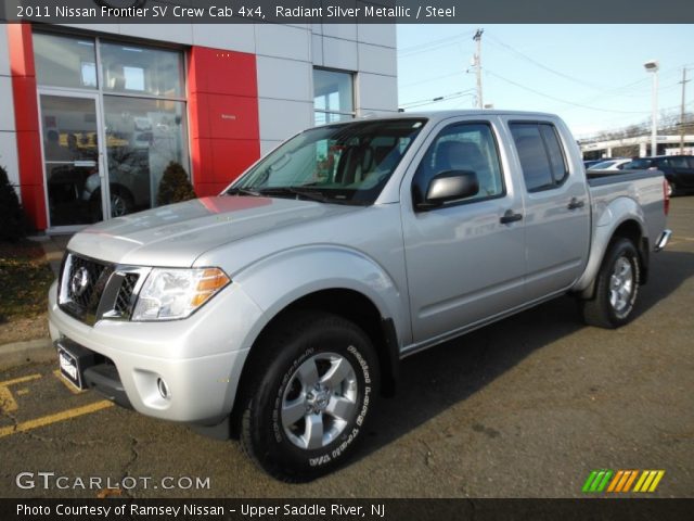 2011 Nissan Frontier SV Crew Cab 4x4 in Radiant Silver Metallic