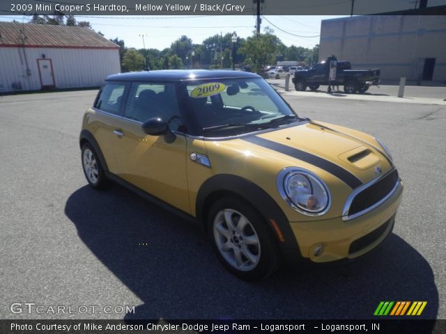 2009 Mini Cooper S Hardtop in Mellow Yellow