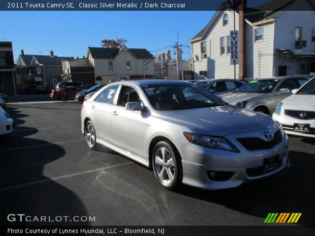 2011 Toyota Camry SE in Classic Silver Metallic