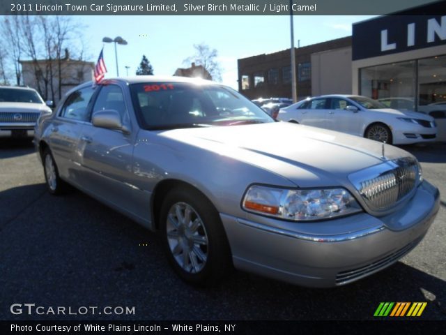 2011 Lincoln Town Car Signature Limited in Silver Birch Metallic