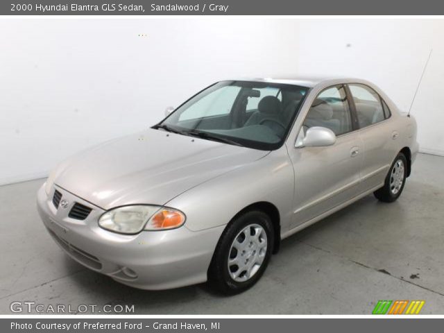 2000 Hyundai Elantra GLS Sedan in Sandalwood