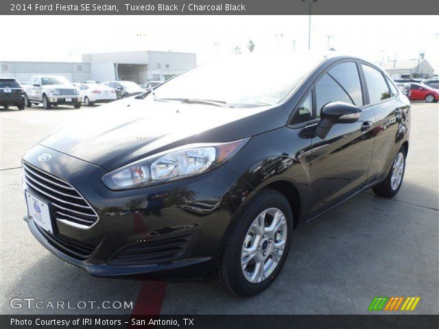 2014 Ford Fiesta SE Sedan in Tuxedo Black
