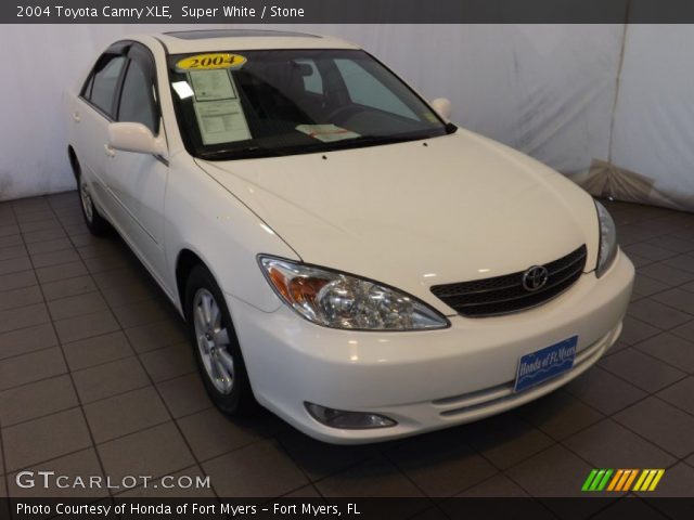 2004 Toyota Camry XLE in Super White