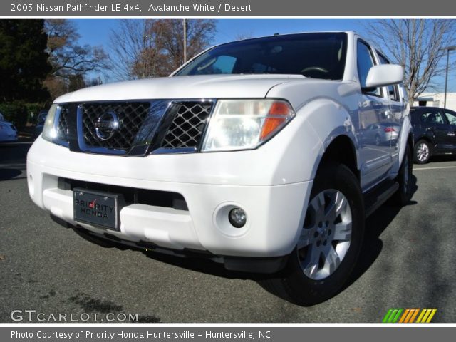 2005 Nissan Pathfinder LE 4x4 in Avalanche White