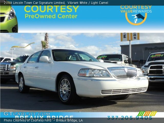 2009 Lincoln Town Car Signature Limited in Vibrant White
