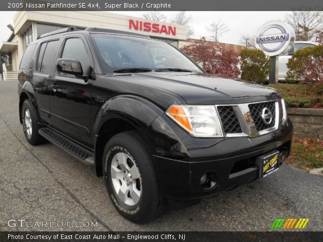 2005 Nissan Pathfinder SE 4x4 in Super Black