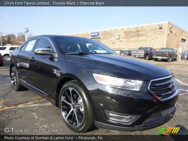 2014 Ford Taurus Limited in Tuxedo Black