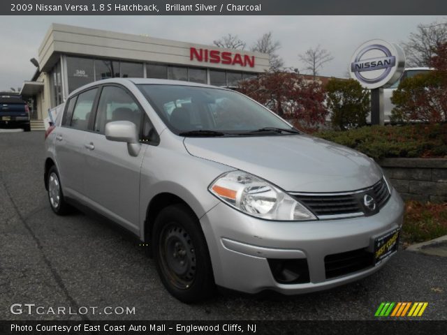 2009 Nissan Versa 1.8 S Hatchback in Brillant Silver
