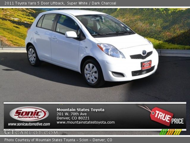 2011 Toyota Yaris 5 Door Liftback in Super White