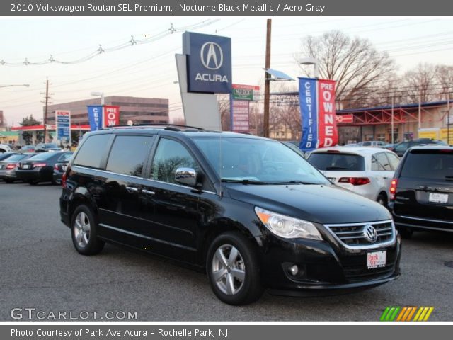 2010 Volkswagen Routan SEL Premium in Nocturne Black Metallic