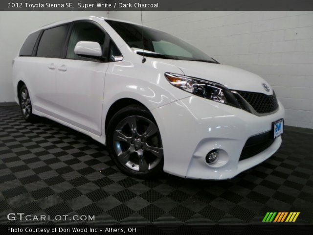 2012 Toyota Sienna SE in Super White