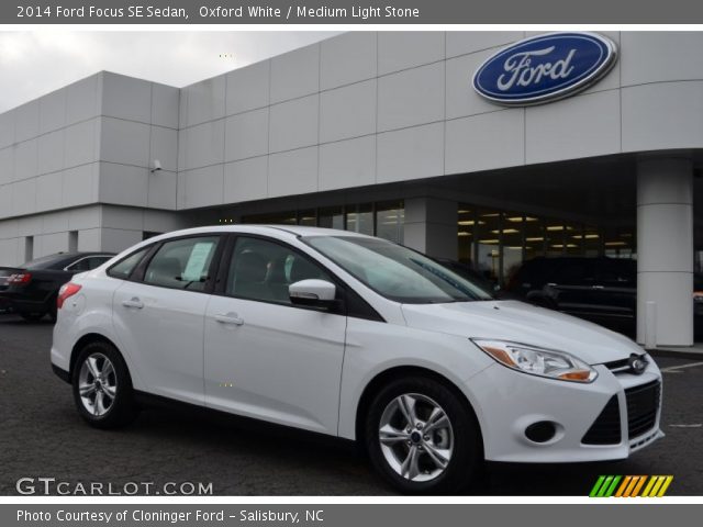 2014 Ford Focus SE Sedan in Oxford White