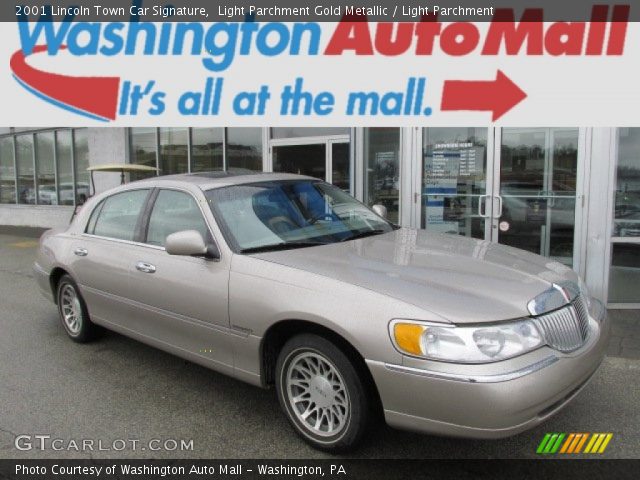 2001 Lincoln Town Car Signature in Light Parchment Gold Metallic