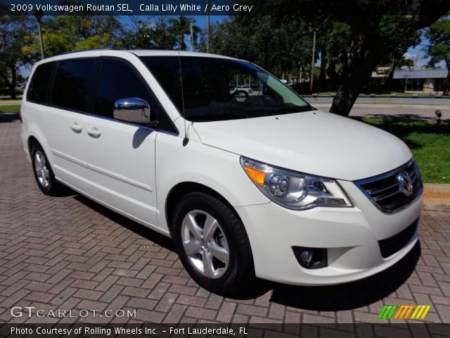 2009 Volkswagen Routan SEL in Calla Lilly White