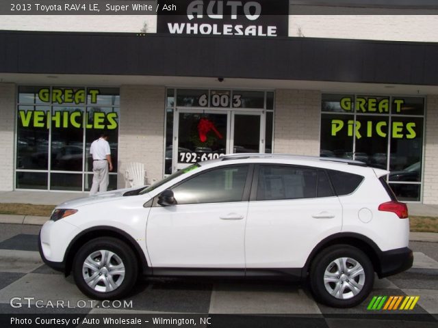 2013 Toyota RAV4 LE in Super White