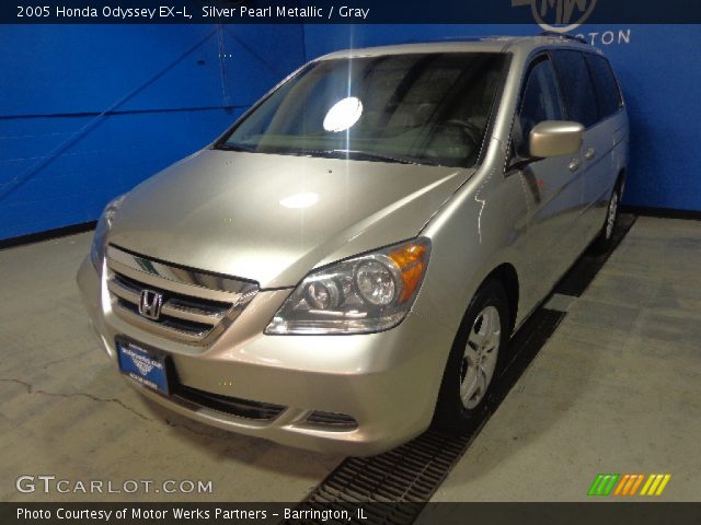 2005 Honda Odyssey EX-L in Silver Pearl Metallic