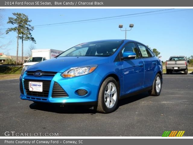 2014 Ford Focus SE Sedan in Blue Candy