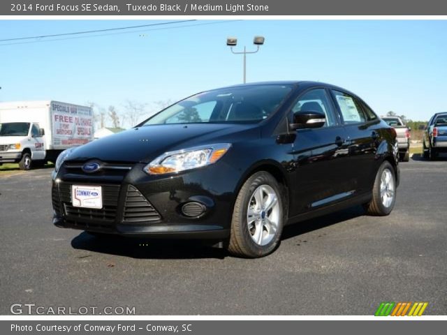 2014 Ford Focus SE Sedan in Tuxedo Black